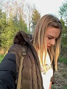 LaraBlond from StripChat