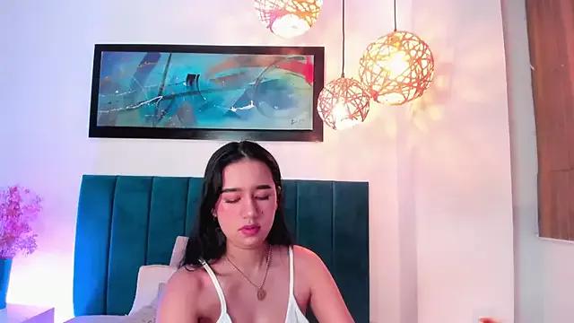 LaraGoldd from StripChat is Freechat