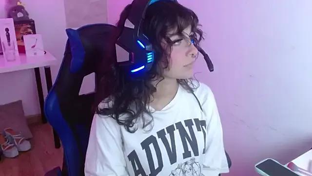 larah_uwu from StripChat