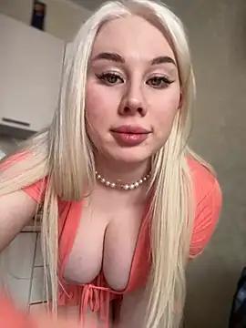 LaraHollywood from StripChat