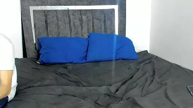 LatinsGuys25 from StripChat is Freechat