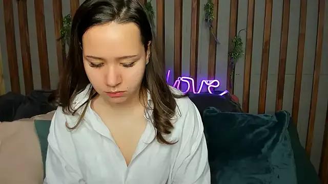 Laura_Ellinss from StripChat is Freechat