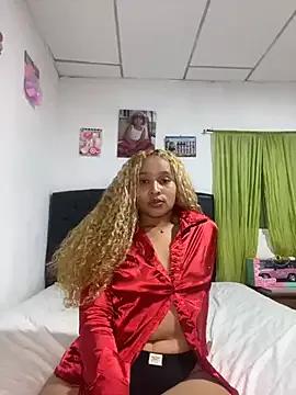 Laura_MR from StripChat is Freechat