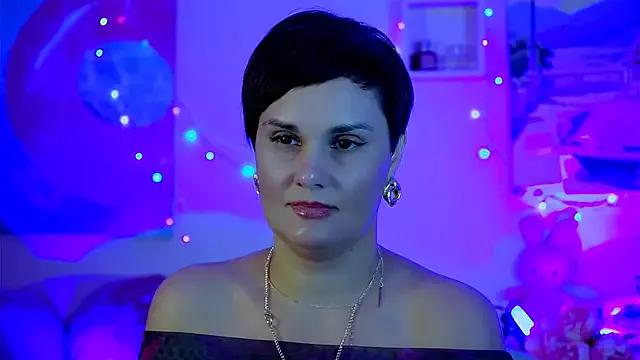 LauraDavidsons from StripChat is Freechat