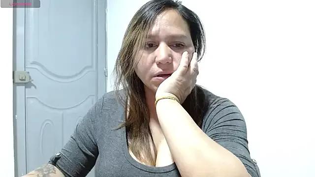 LauraReeves from StripChat is Freechat