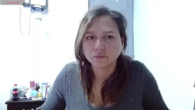 LauraReeves from StripChat is Freechat