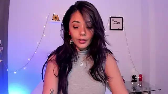 LauraToro_ from StripChat is Freechat