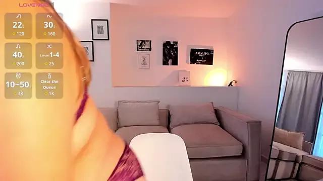 Laureen_se from StripChat is Freechat