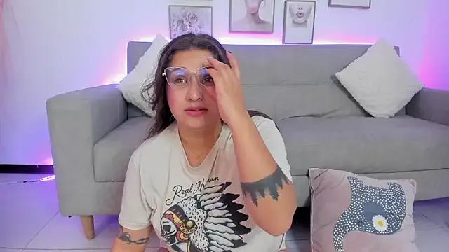 Laureen_se from StripChat is Freechat