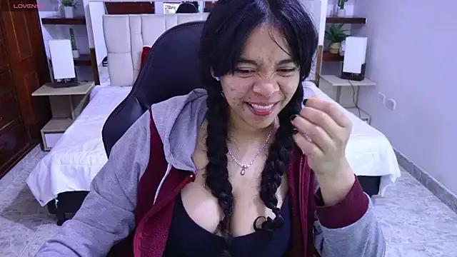laureentt_ from StripChat is Freechat