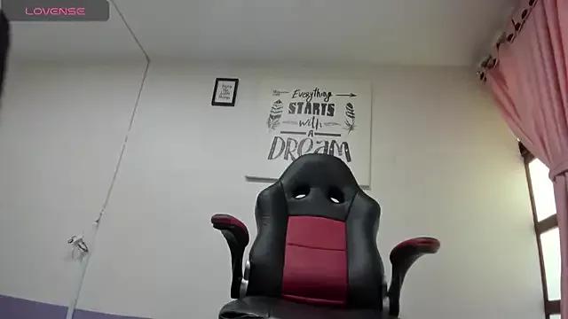 Laurel23_ from StripChat is Freechat