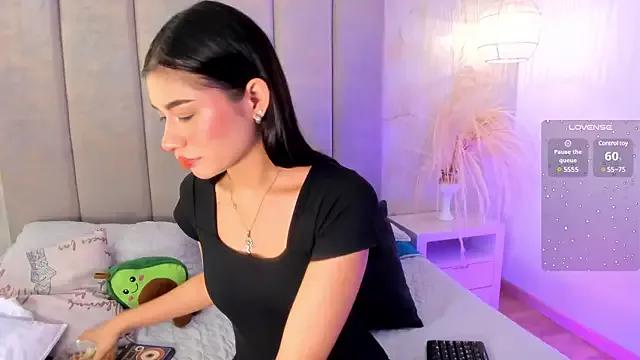 leaahcashh from StripChat