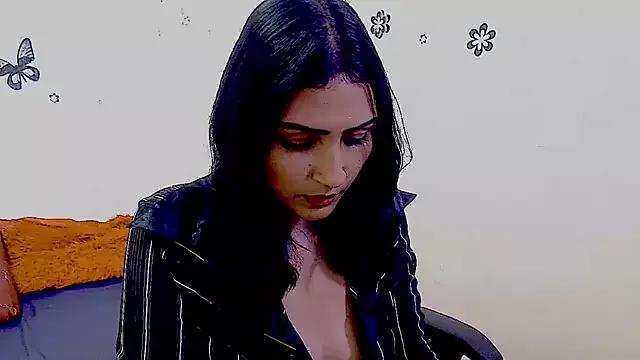 leah-666 from StripChat is Freechat