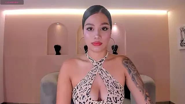 LeahNovac from StripChat is Freechat
