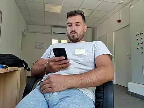 Leonormaldick from StripChat is Freechat