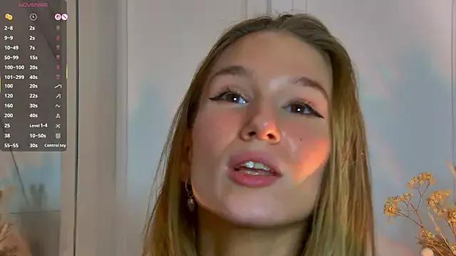 LeslieMines from StripChat