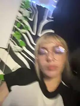 LessBoobs_gh from StripChat
