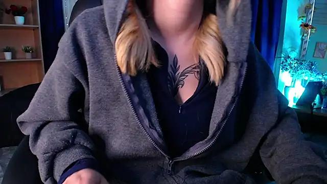 LessBoobs_gh from StripChat