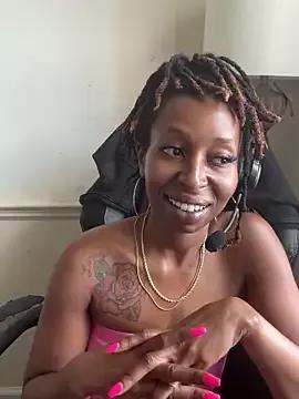 LeyaHoneybuns from StripChat is Freechat