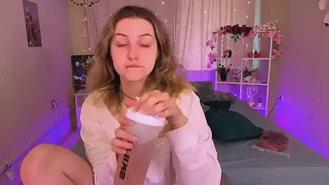 Liaa_Shine from StripChat is Freechat