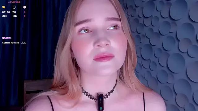 LianaLoss webcams show profile image 