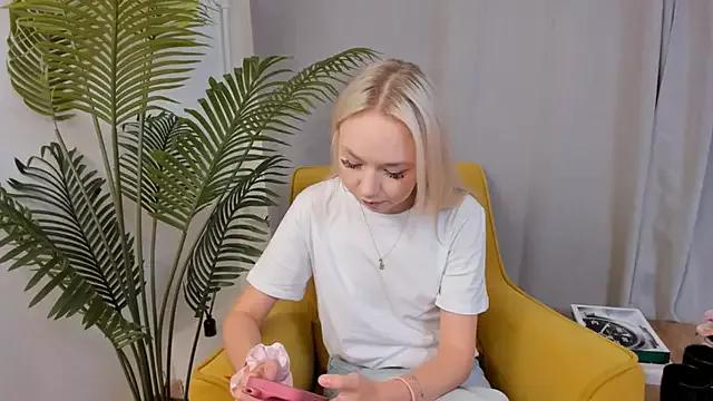 LiArnio from StripChat is Freechat