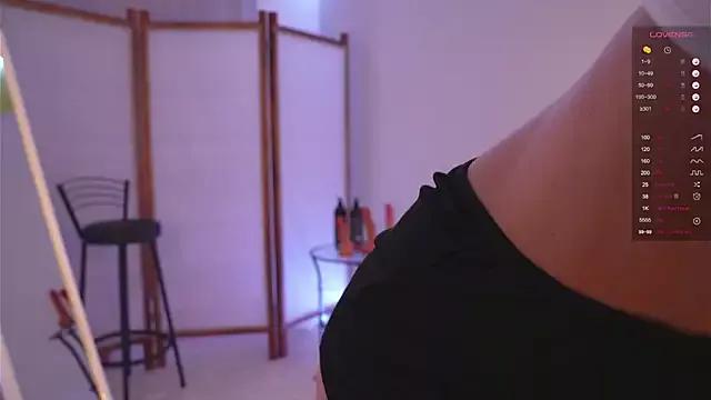 lil_fleur from StripChat