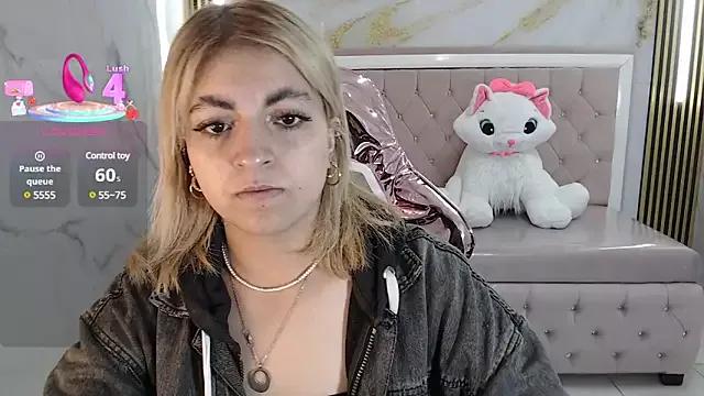 lili_conor_s from StripChat