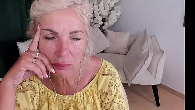 LiliaMoons from StripChat