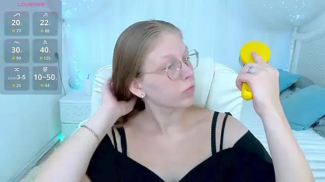 Lilly_Belly from StripChat is Freechat