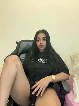 LilMisIndianx from StripChat