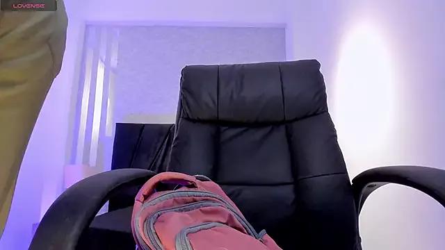lily_cash1 from StripChat
