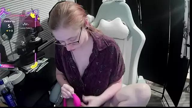 Photos of LilyFoxxx from StripChat is Freechat