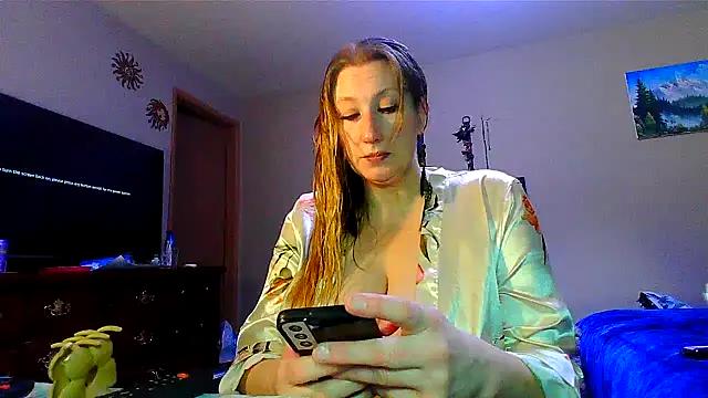 lilyhornyhousewife from StripChat