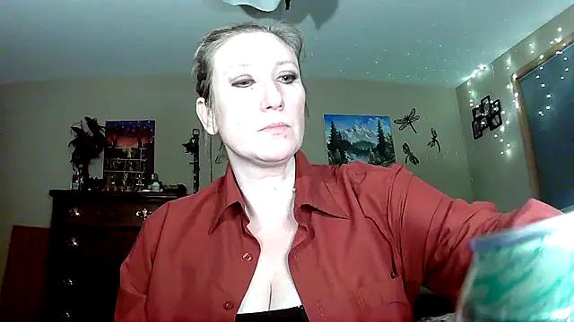 lilyhornyhousewife from StripChat