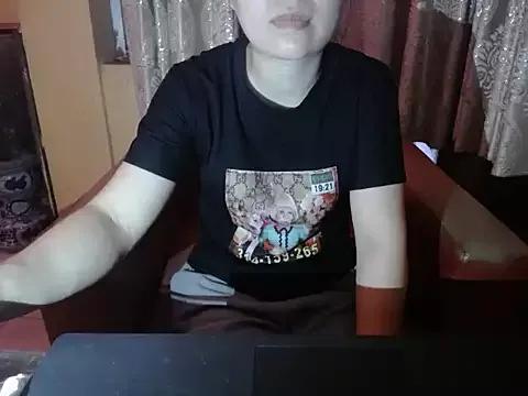 Linda-24 from StripChat is Freechat