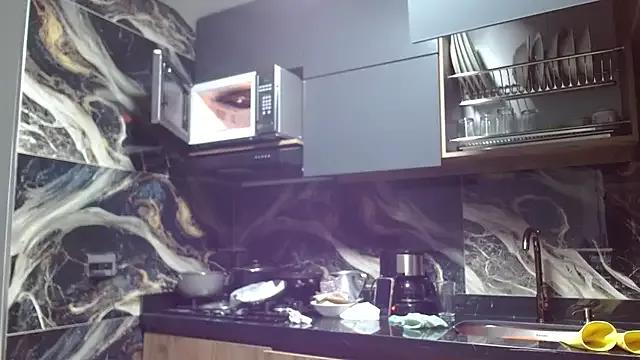 linda-mature43 from StripChat is Freechat