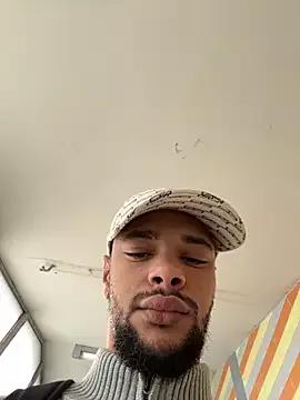 Lionayowe from StripChat is Freechat