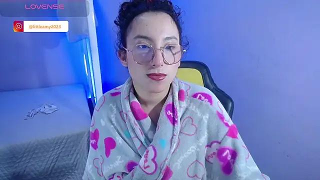 little__amy_ from StripChat