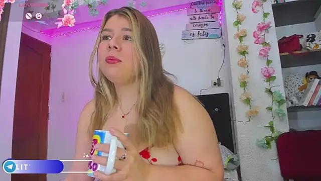 little_tifanny82 from StripChat