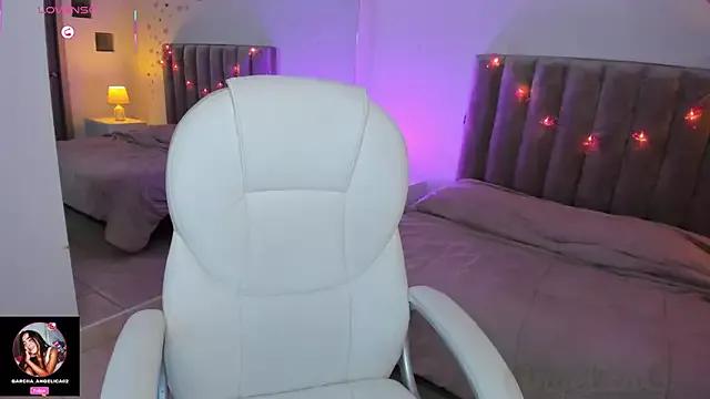 LittleePeach from StripChat