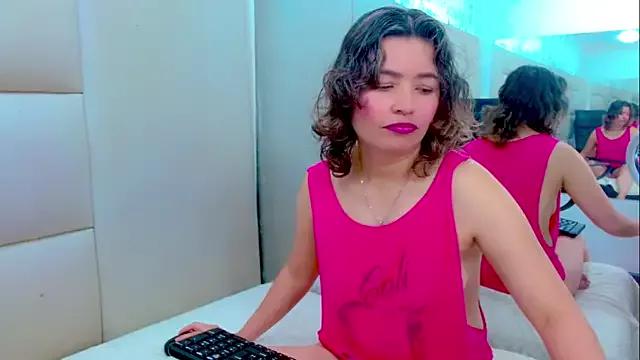 LittleMaria from StripChat is Freechat