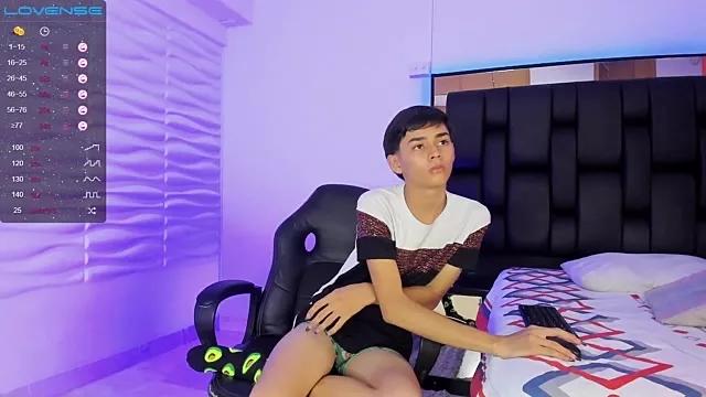 LittleMaxi from StripChat
