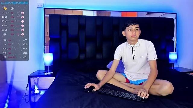 LittleMaxi from StripChat