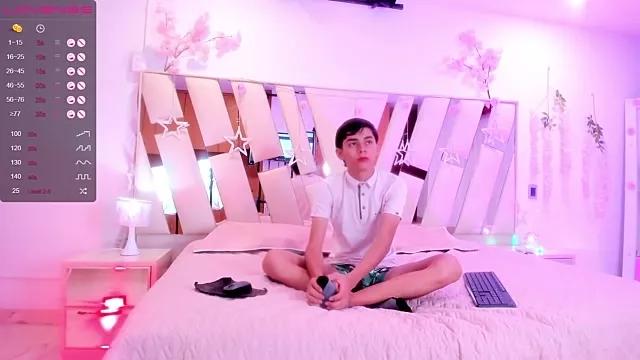 LittleMaxi from StripChat