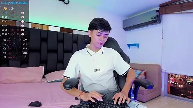 LittleMaxi from StripChat