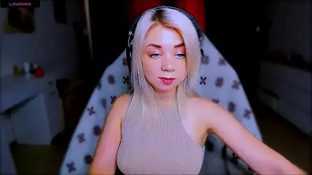 littleSiyfairy from StripChat