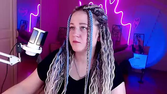LizzyShine from StripChat