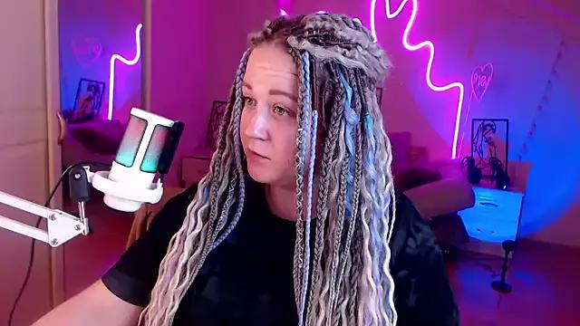 LizzyShine from StripChat