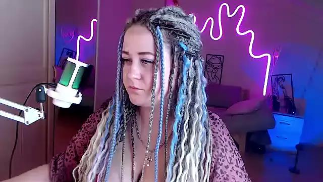 LizzyShine from StripChat